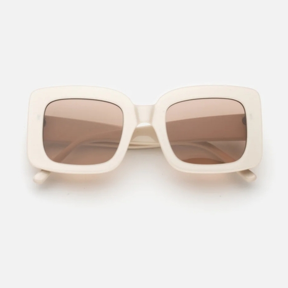 Lu Goldie "Mia" Sunglasses in Vanilla - Picture 4 of 6